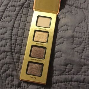 Too faced limited edition eyeshadow quad ❤️
